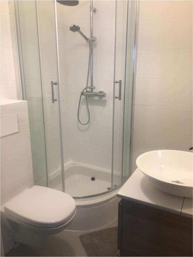 Wygodne Pokoje H16 Hostel Chorzow Luaran gambar